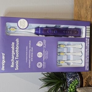 Dentiguard - Rechargeable Sonic Toothbrush in Metallic Purple